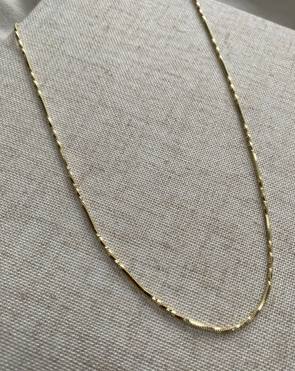 Coral | Delicate twisted gold filled herringbone snake chain