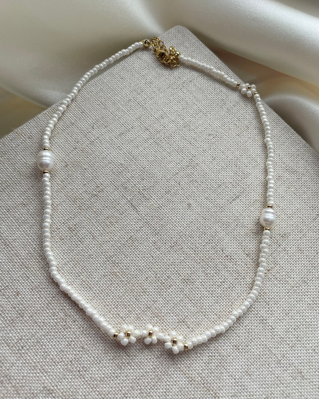 DAISY | tiny beaded pearl flower necklace