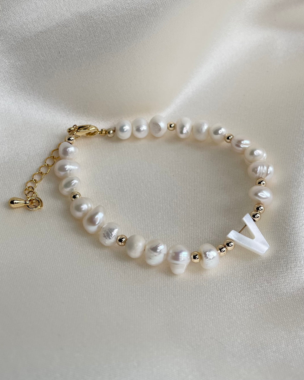 EVELYN | shell pearl initial and pearls bracelet
