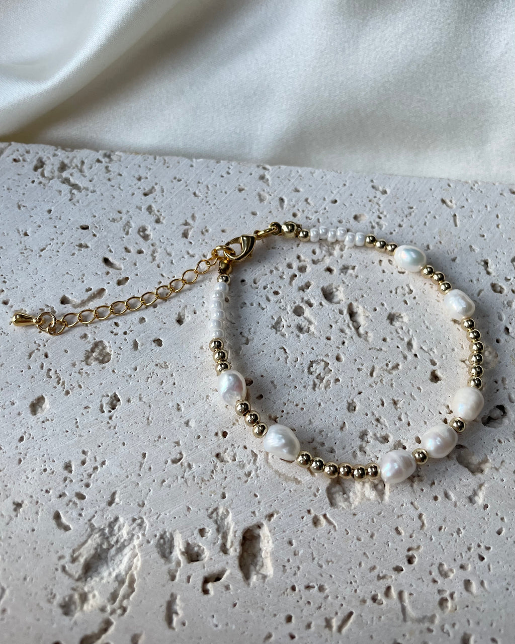 BELLE | tiny bead and pearl bracelet